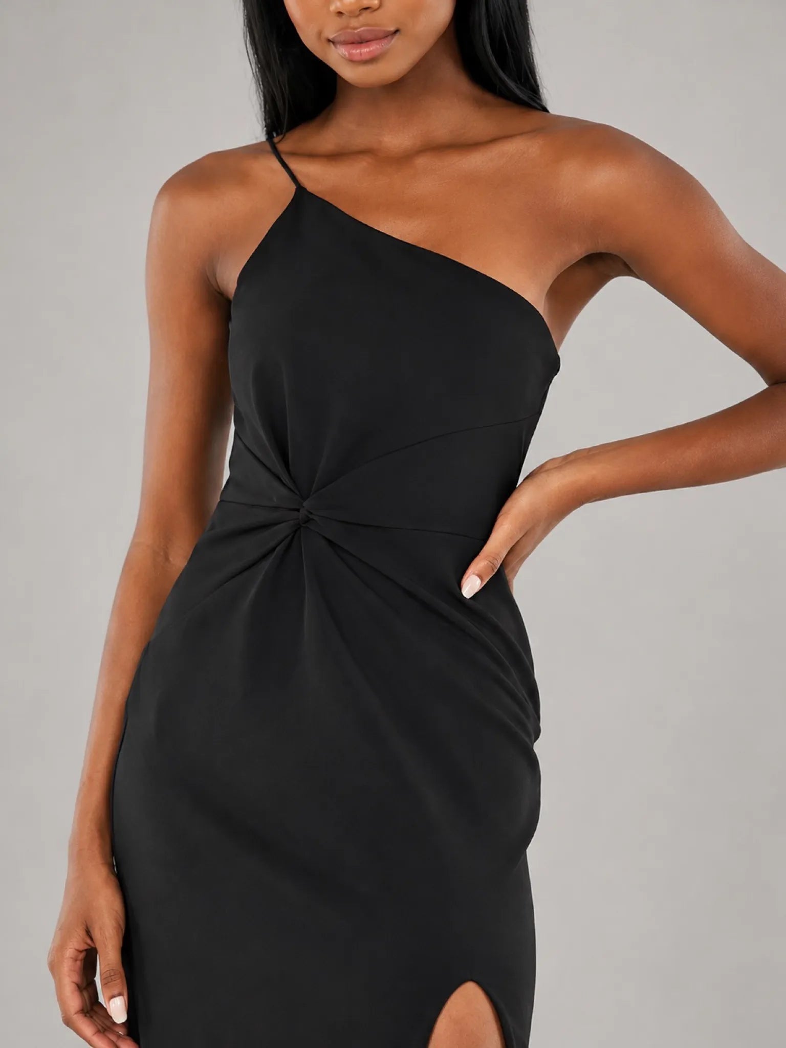 AMANDA AMANDA UPRICHARD Avon Maxi Dress in BLACK - Dress | Queen Anna House of Fashion Women's Luxury Fashion