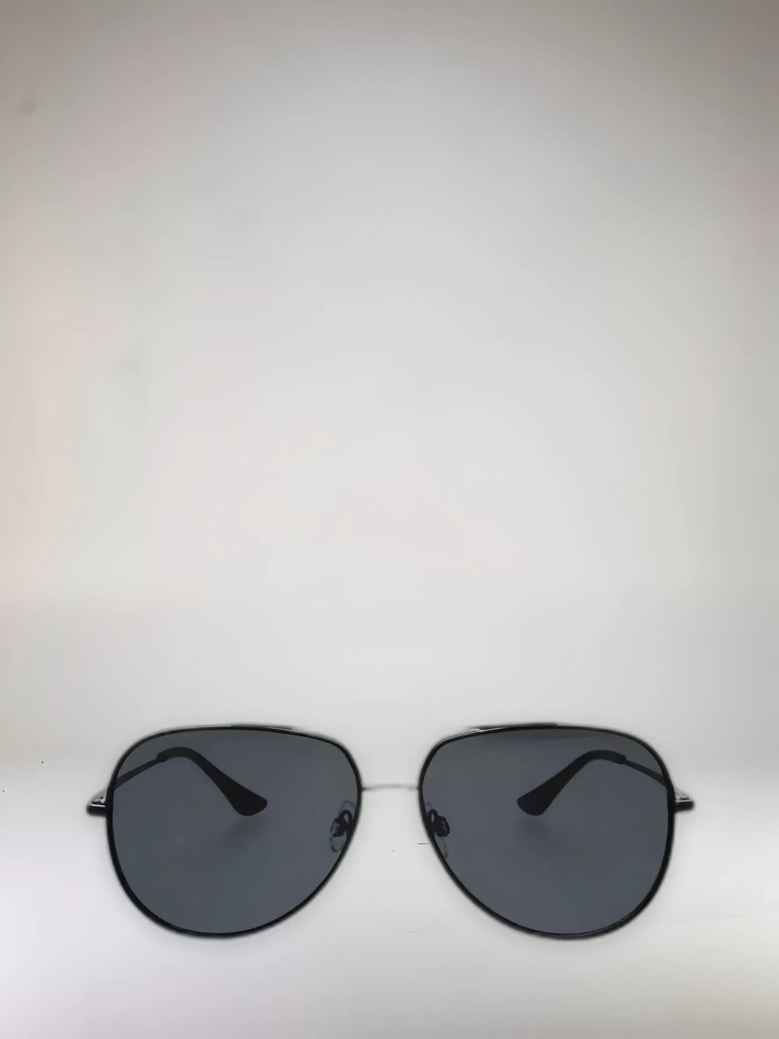 FREYRS Eyewear FREYRS Eyewear Morgan Aviator Sunglasses in Black - Accessories | Queen Anna House of Fashion Women's Luxury Fashion