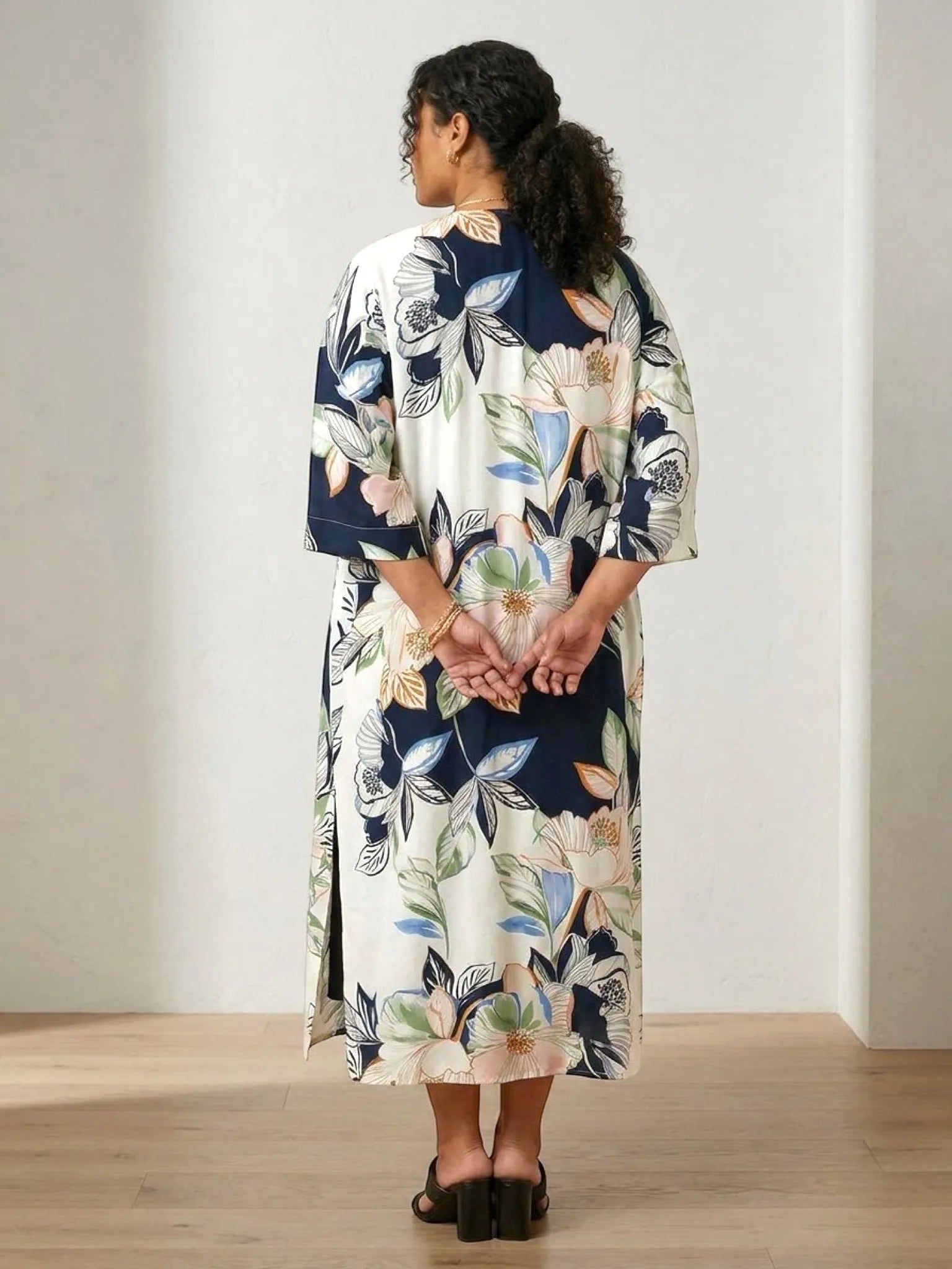 Neu Nomads Neu Nomads Audrey Kimono in Floral Kimono - Outerwear | Queen Anna House of Fashion Women's Luxury Fashion
