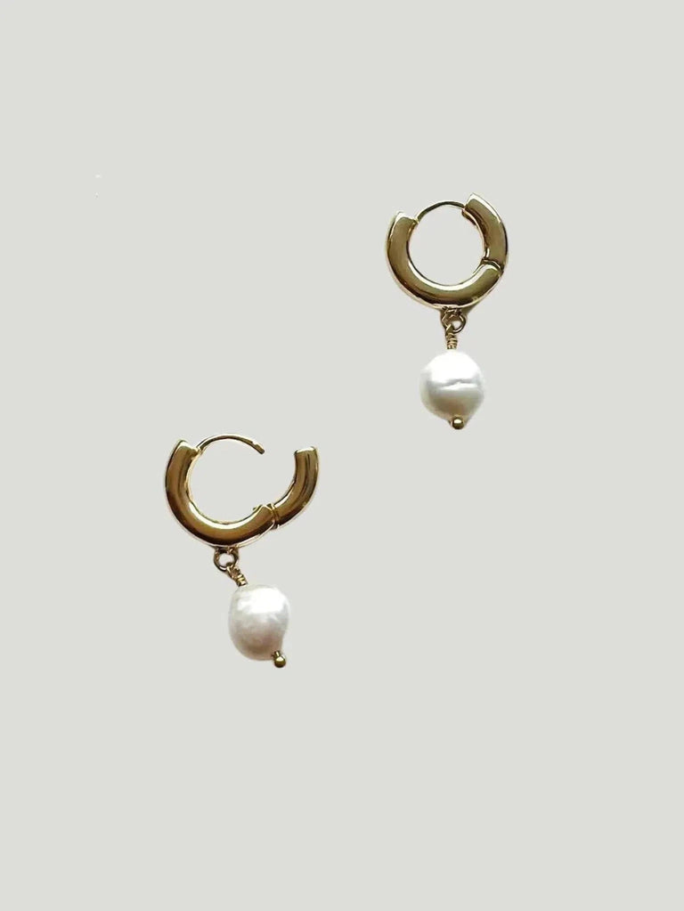 Océanne Odessa Pearl Drop Earrings - Accessories, BIPOC Brand, Earrings, F/W'22, Gold, Jewelry, New Arrivals, Pearl, Women Owned Brand - Luxury Women's Fashion at Queen Anna House of Fashion