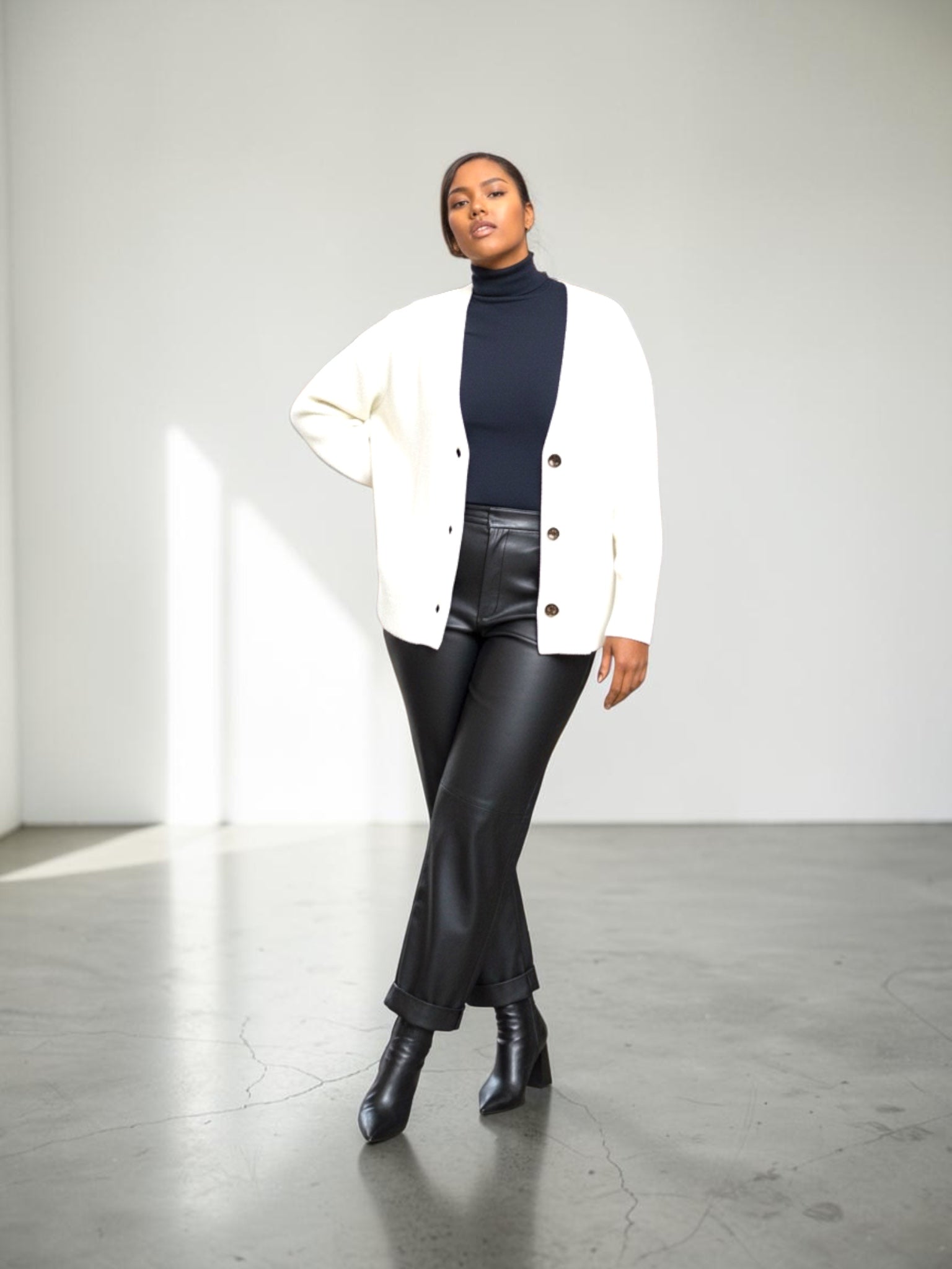 Universal Standard Universal Standard Cable Knit Cardigan in 10-12 (XS) - Lifestyle | Queen Anna House of Fashion Women's Luxury Fashion