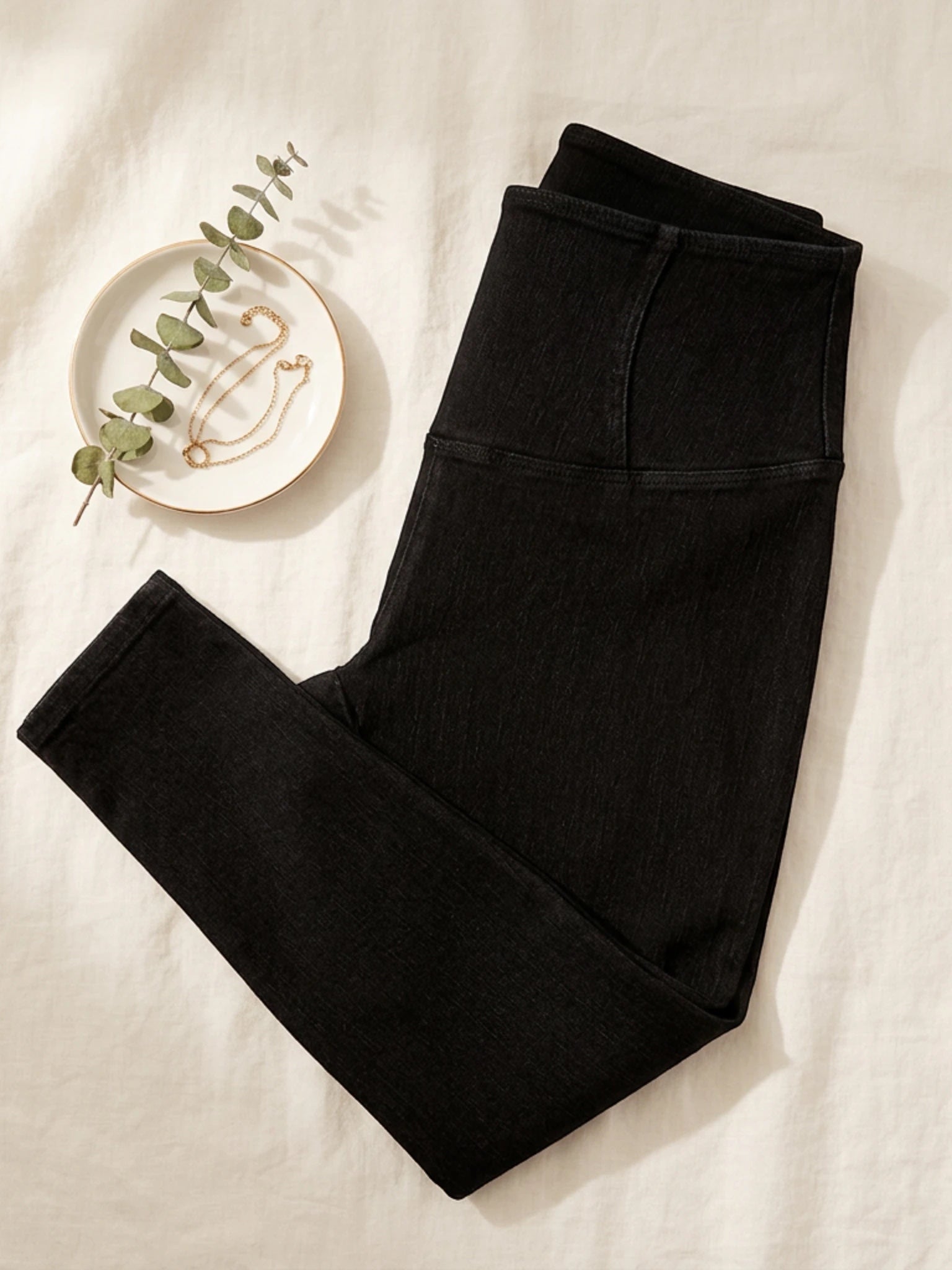 Queen Anna House of Fashion Yummie black high-rise denim shaping leggings with a wide waistband on a white surface.