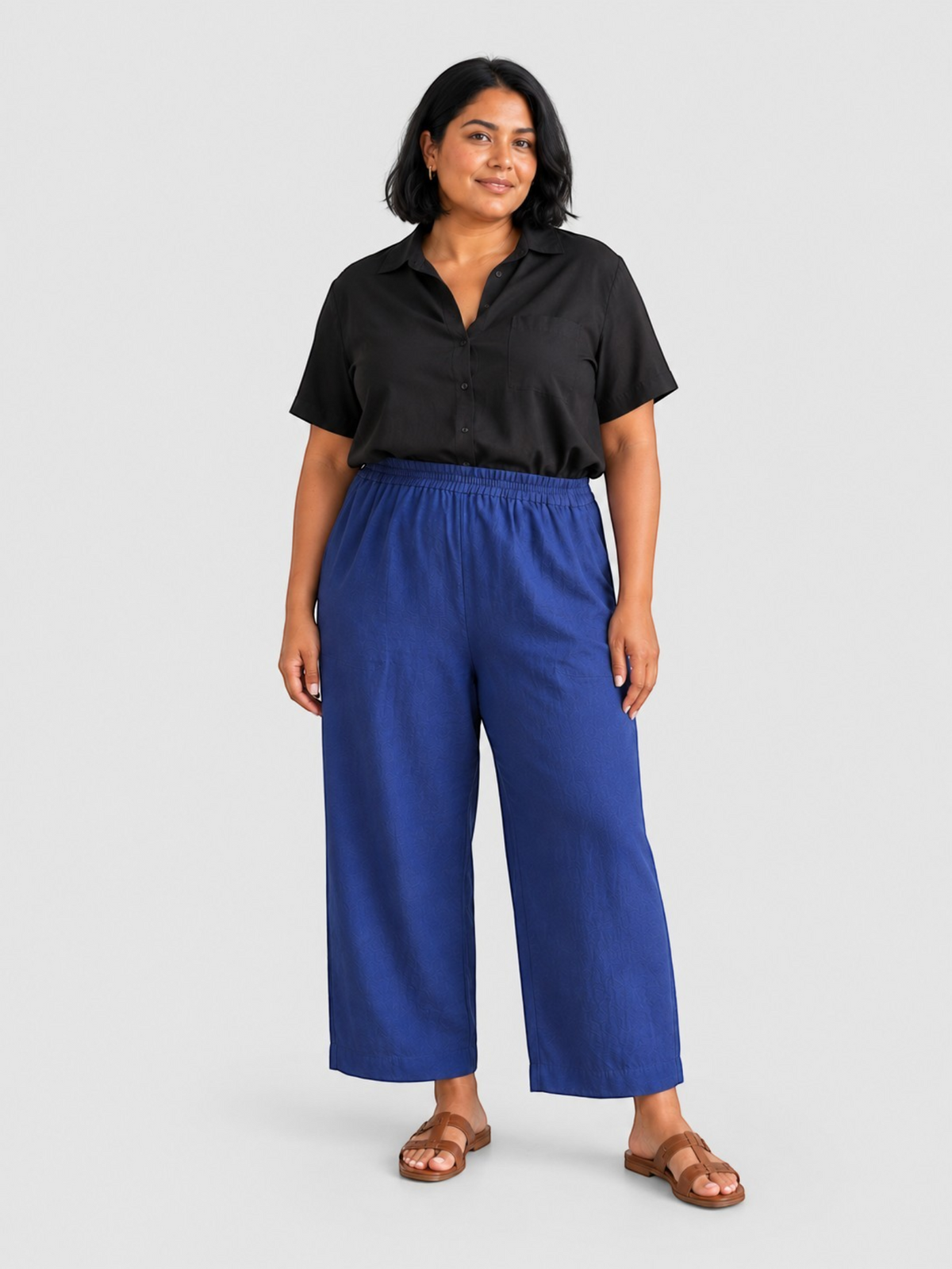 Queen Anna House of Fashion model wearing blue Universal Standard Iris linen blend straight-leg pull-on pants