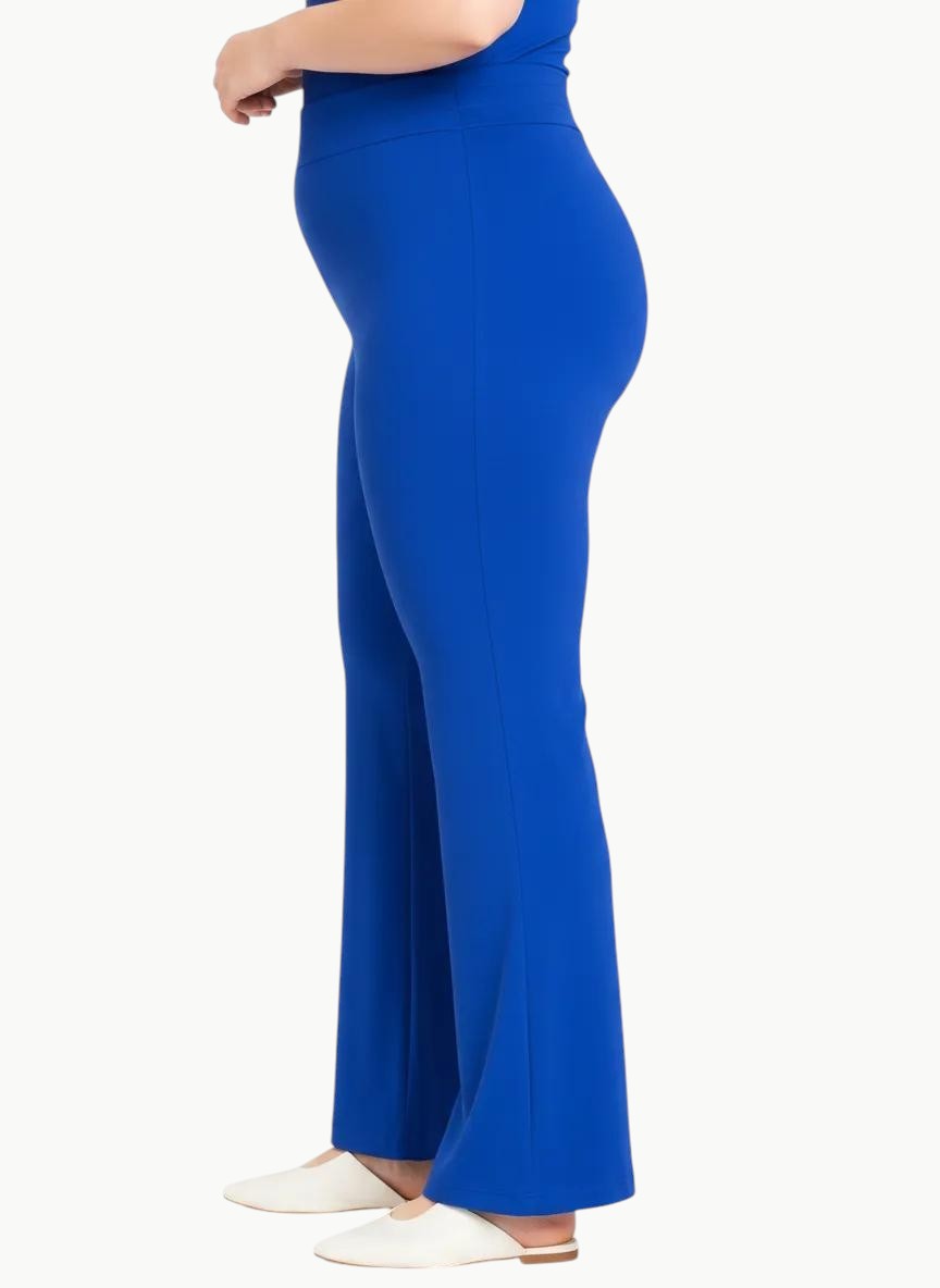 Queen Anna House of Fashion model wearing a vibrant blue Universal Standard Mola pull-on pant with a straight-leg fit.