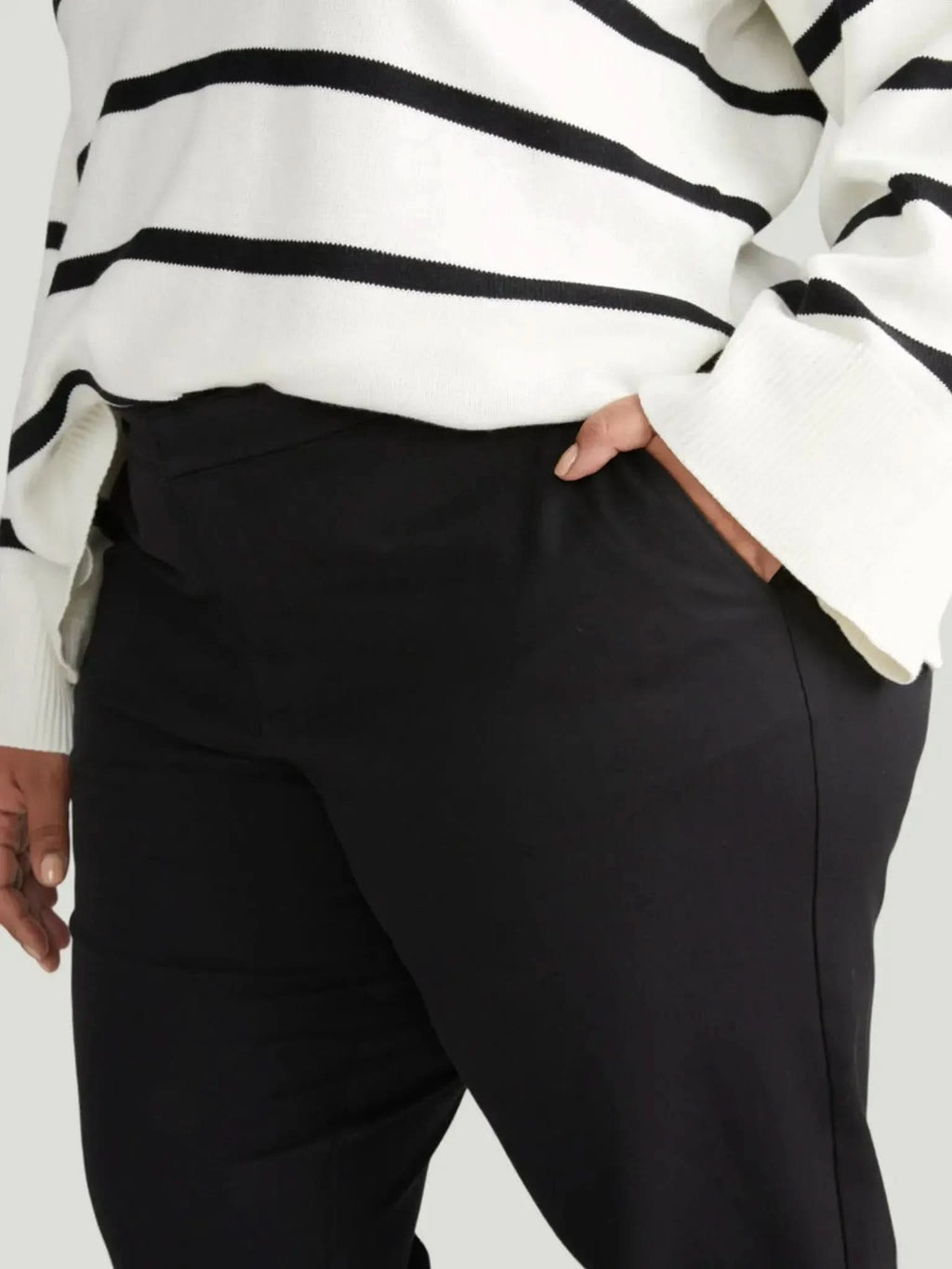 Universal Standard Universal Standard Cotton Stretch Twill Chino Pants in 10-12 (XS) - Bottom | Queen Anna House of Fashion Women's Luxury Fashion