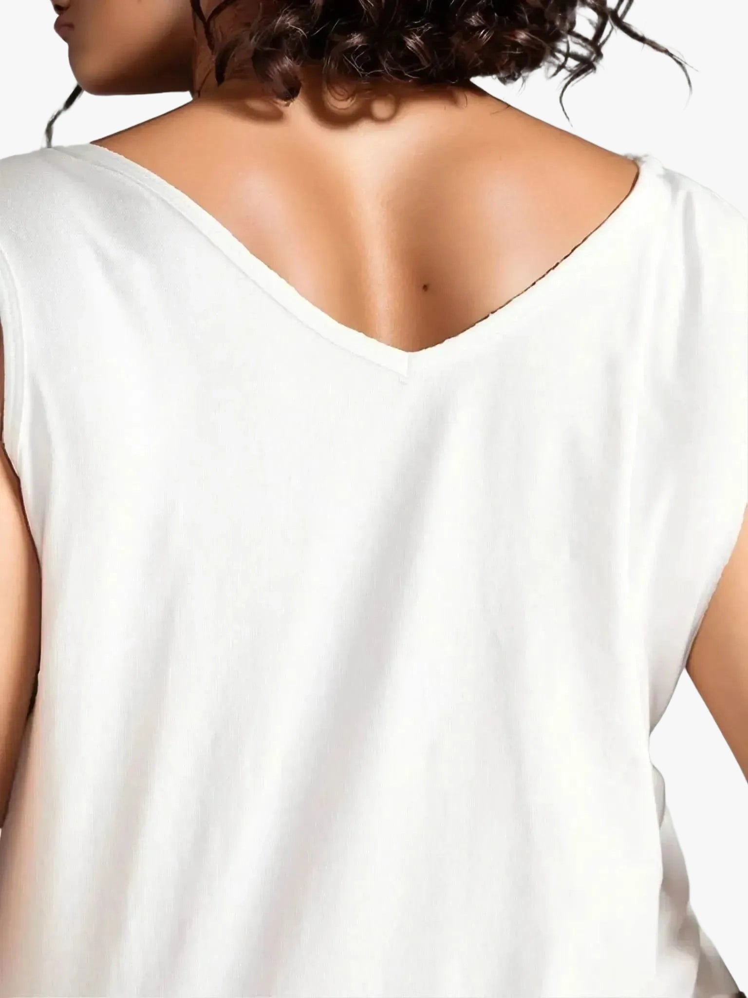 Universal Standard Universal Standard Double V Tank in 6-8 (2XS) - Top | Queen Anna House of Fashion Women's Luxury Fashion