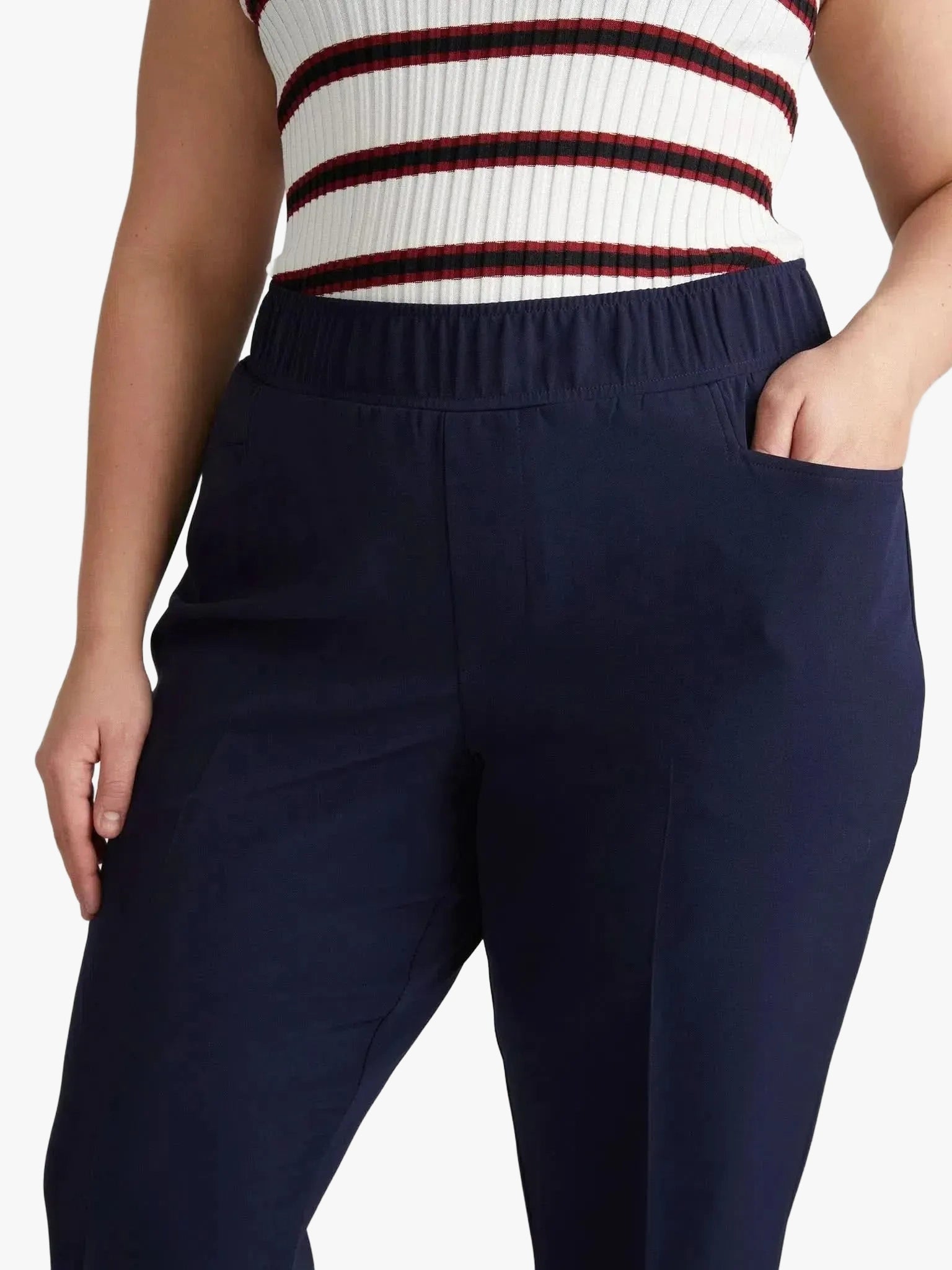 Universal Standard Universal Standard Go-Stretch Pant in 6-8 (2XS) - Bottom | Queen Anna House of Fashion Women's Luxury Fashion